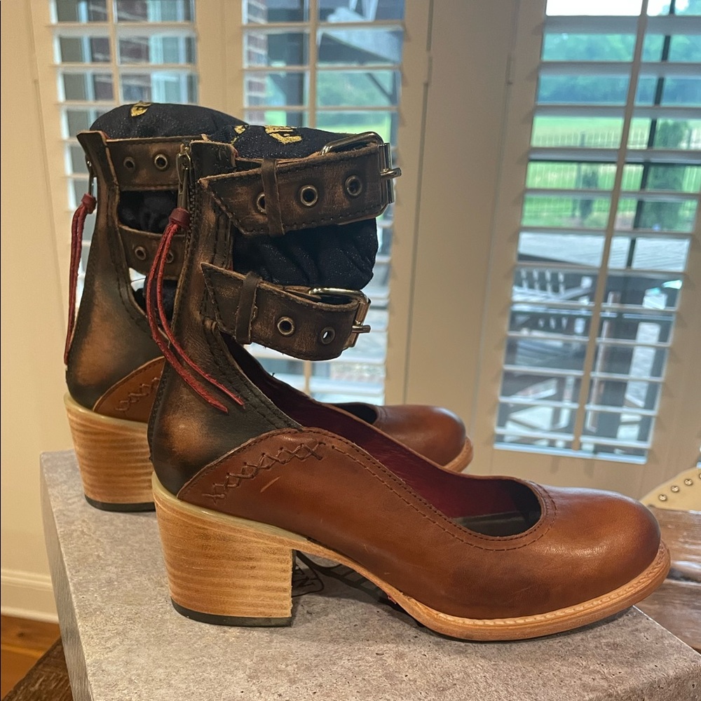 FREEBIRD by Steve Madden Candella NWT 8